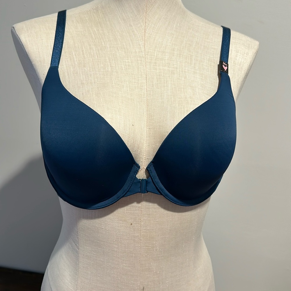 Victoria’s Secret, push up turquoise color bra, size 36C